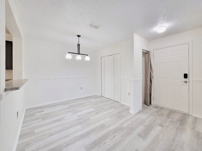 Building Photo - 3705 SW 27th St