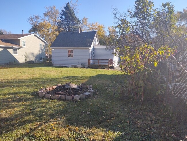 Building Photo - 10398 W Waldo Ave