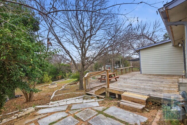 Building Photo - 2003 Tillery St