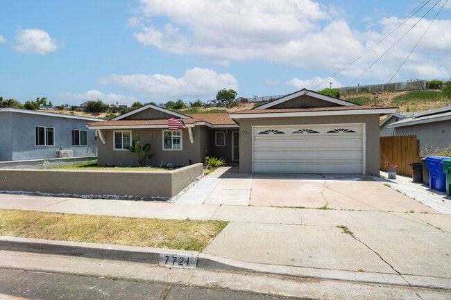 Primary Photo - Spacious single family 3 bedroom home now ...
