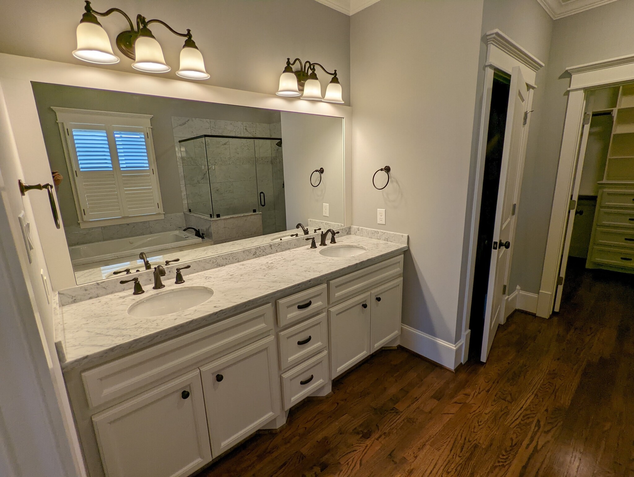 Building Photo - 722 E 29th St