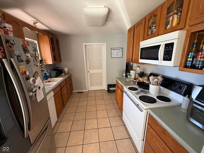 Building Photo - 8667 N Ricks Dr E