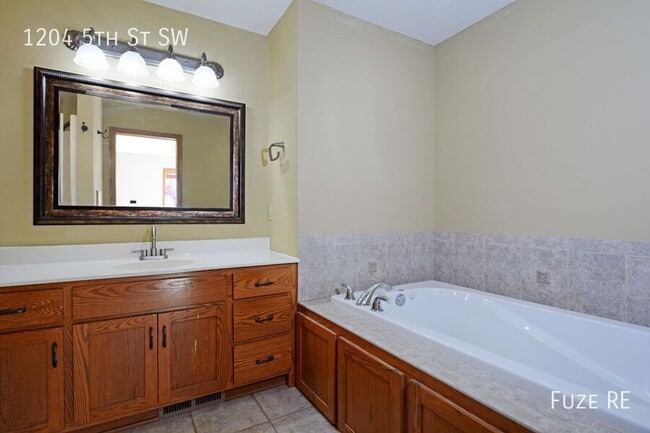 Building Photo - 1204 5th St SW