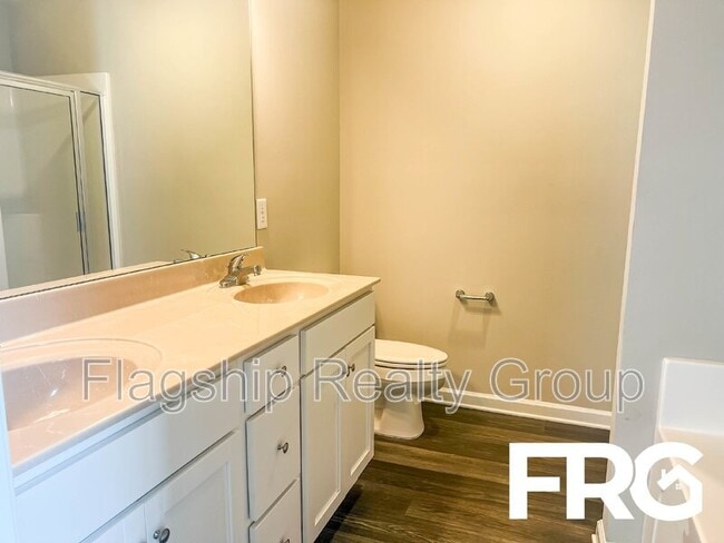 Building Photo - 102 Michael Thomas Pl