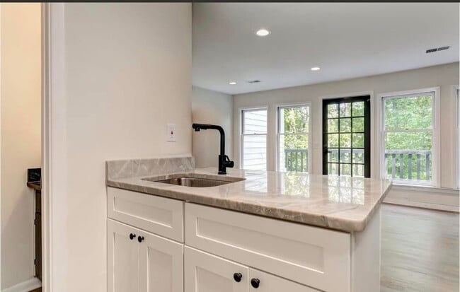 Building Photo - 1550 Spalding Dr