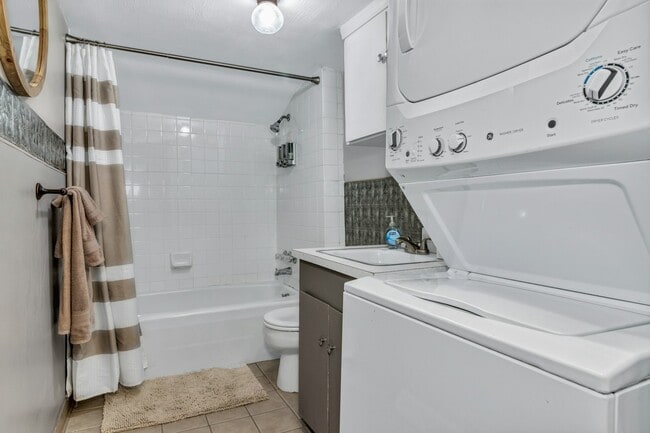 Building Photo - 120 Fountain Way