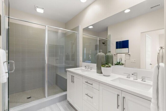 Building Photo - Superior Point