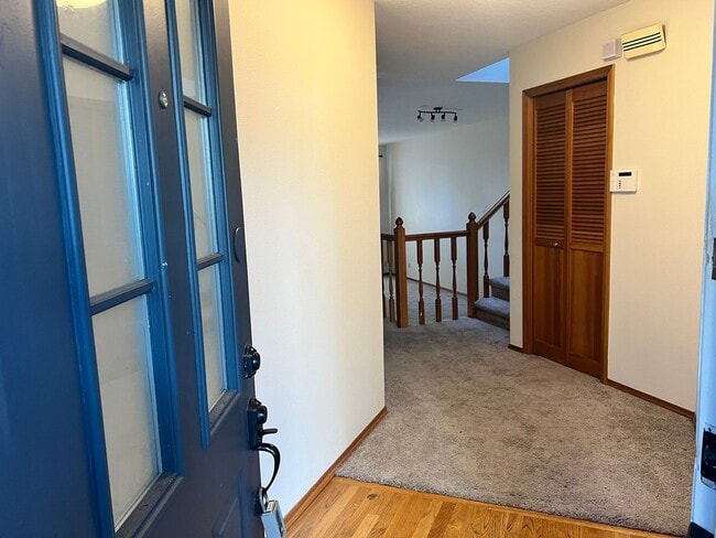 Building Photo - Amazing Attached Home in Lake Oswego is a Must See!