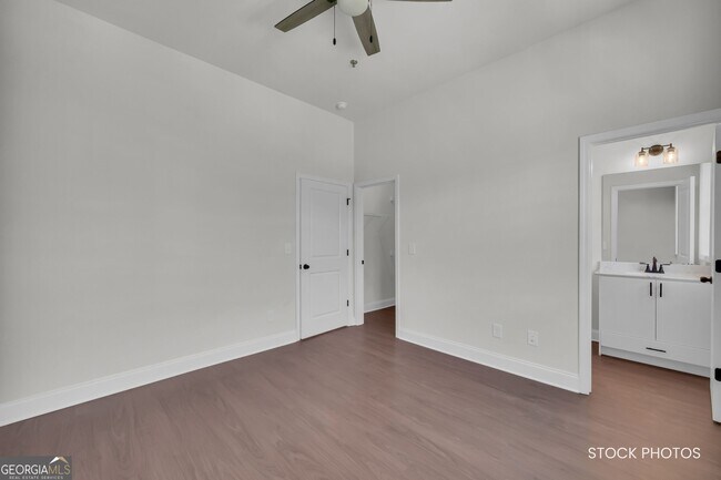 Building Photo - 1038 Homestead Way St