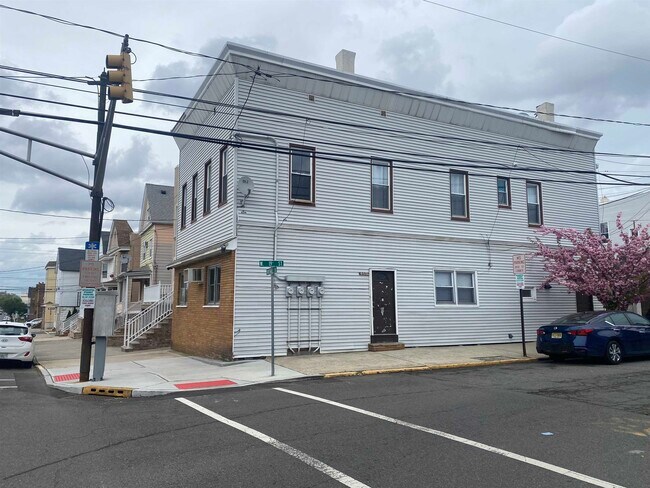 Primary Photo - 468 Avenue A
