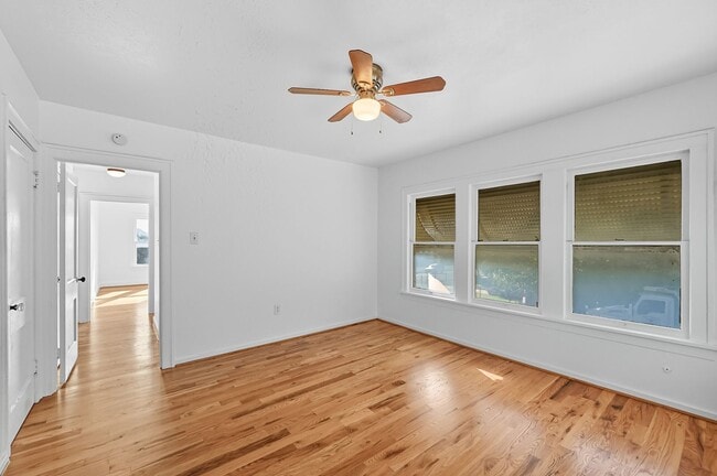 Building Photo - 2 Bedroom Upstairs Duplex in Southside