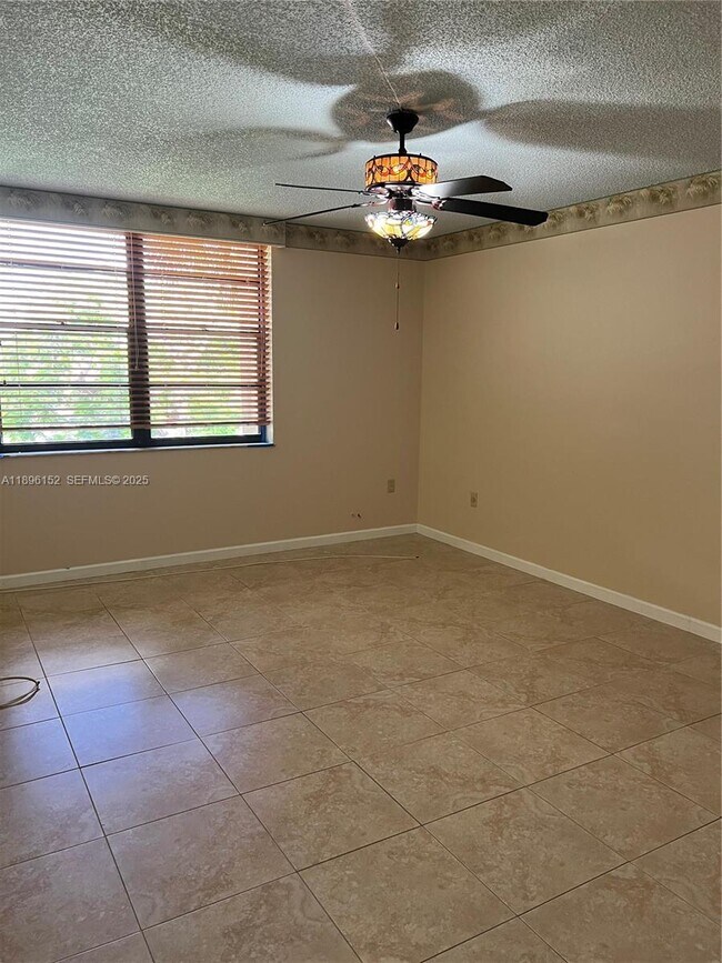 Building Photo - 10855 SW 112th Ave