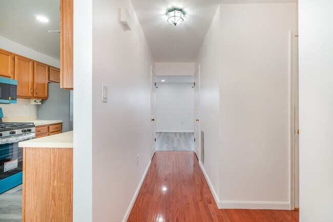 Building Photo - 6212 Spring Knoll Dr