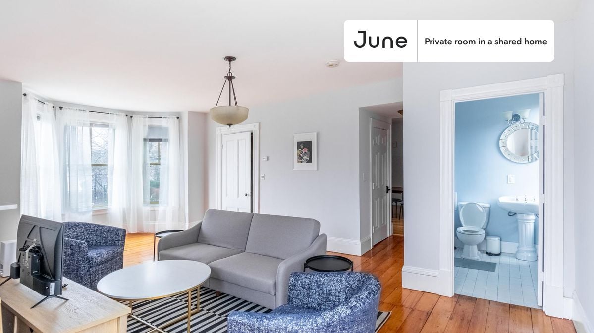 Building Photo - Room in Shared 5 bed/2.5 bath home in Newton Corner