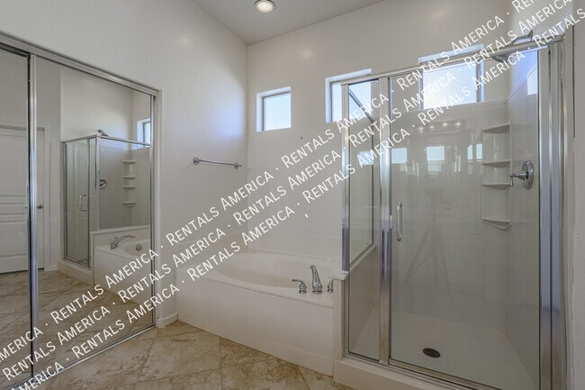 Building Photo - 2126 E Fawn Dr