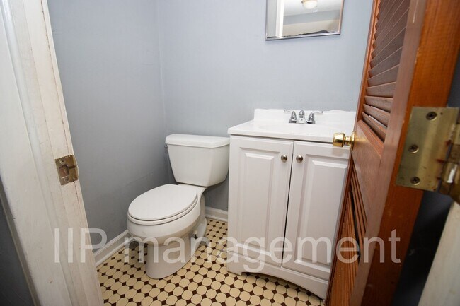 Building Photo - Cleveland Heights Spacious 3bed Home - Sec...