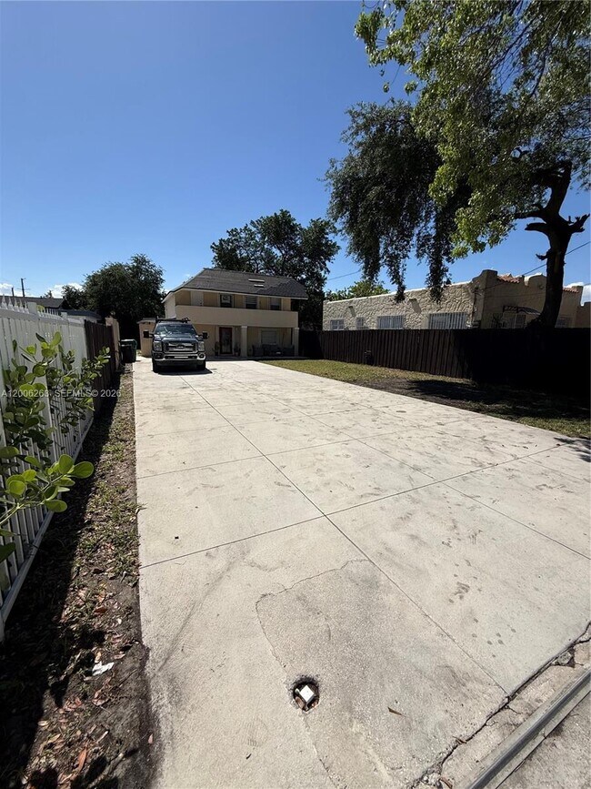 Building Photo - 6716 NW 6th Ave