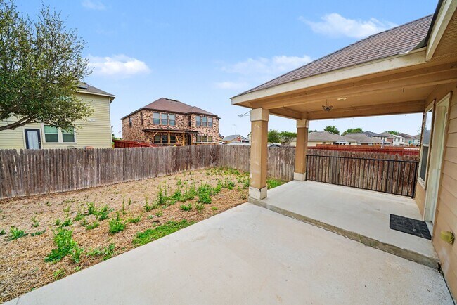 Building Photo - Stylish 3BR + Flex Home with Solar Near Randolph AFB - Realtor Commission: $500
