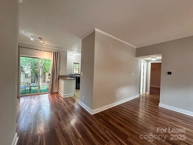 Building Photo - 5925 Quail Hollow Rd