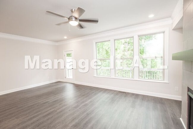Building Photo - 4 Bedroom Townhome in Chamblee