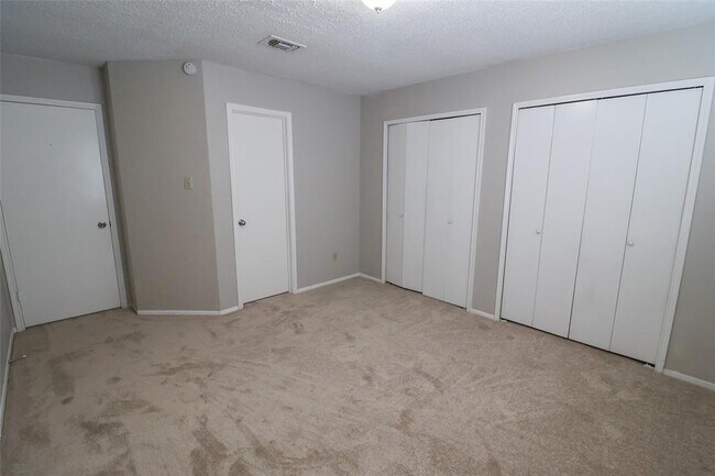 Building Photo - 1546 Ridgebriar Dr