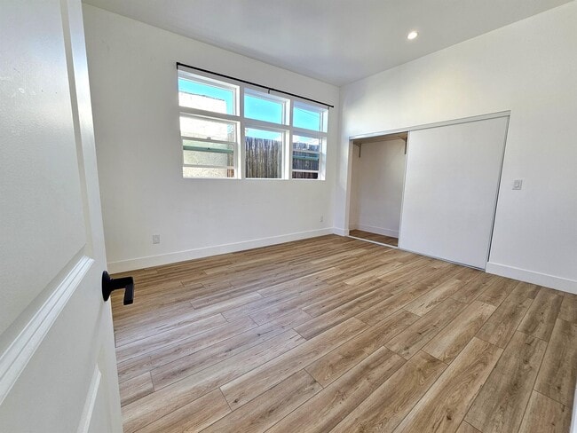 Building Photo - 2711 W 60th St