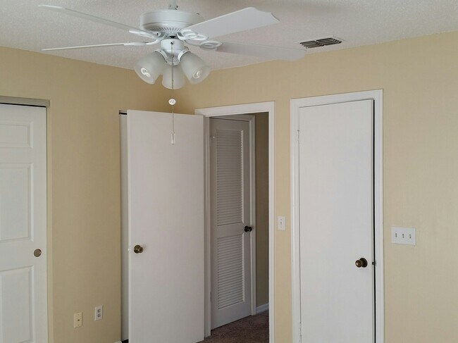 Building Photo - 16526 Brigadoon Dr