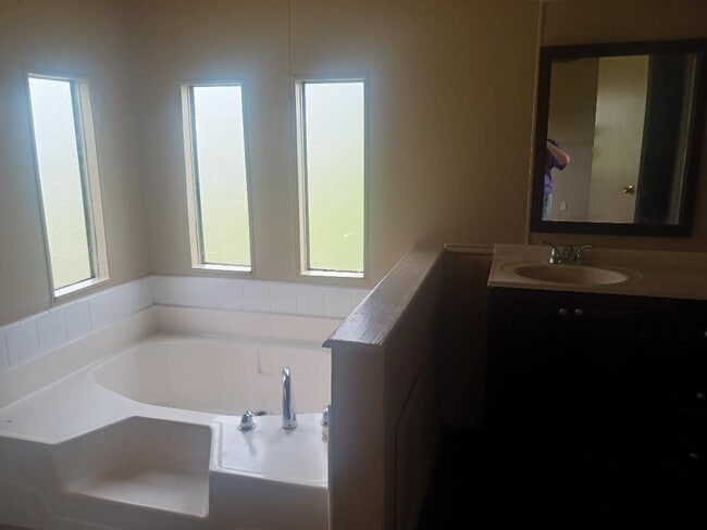 Building Photo - 5427 Arrowhead Dr