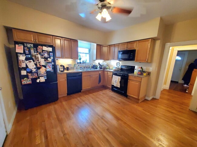 Building Photo - 72 Marshall St