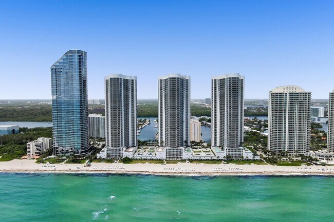 Building Photo - 16001 Collins Ave