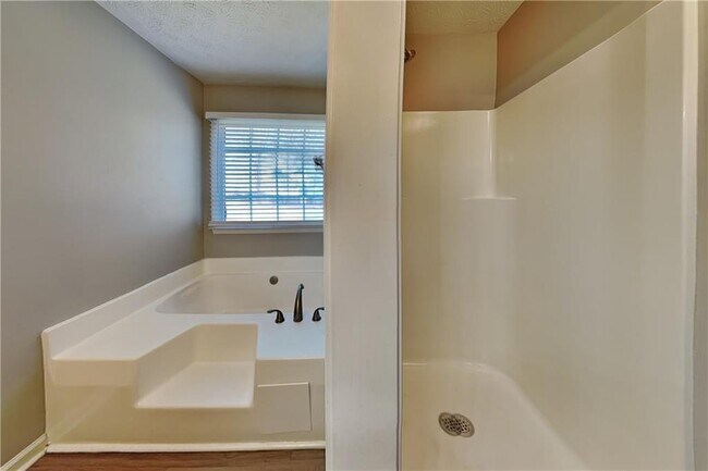 Building Photo - 360 Austin Dr