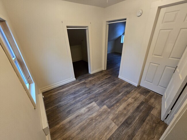 Building Photo - 804 E Division St