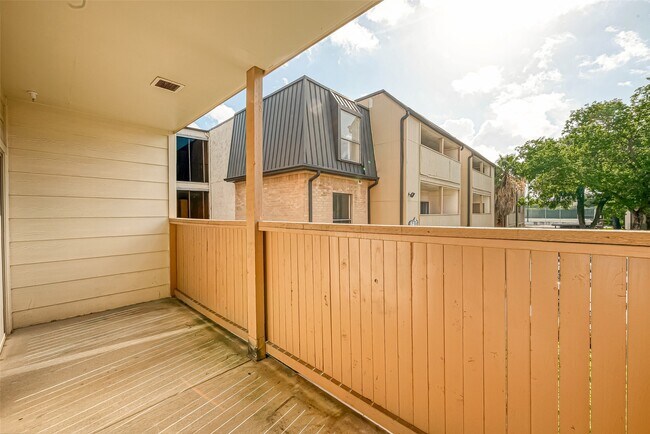 Building Photo - 8415 Hearth Dr