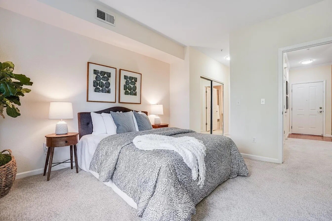 Building Photo - 1982 W Bayshore Rd