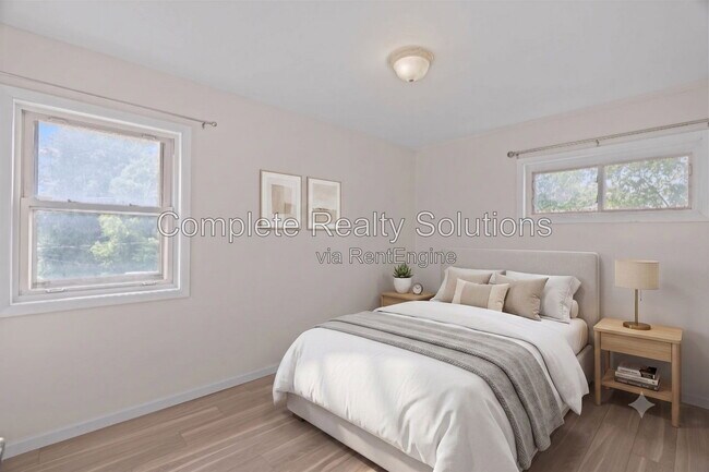 Building Photo - 5661 Bermuda Dr