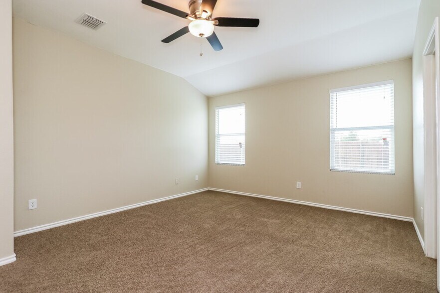 Building Photo - 636 Horn St