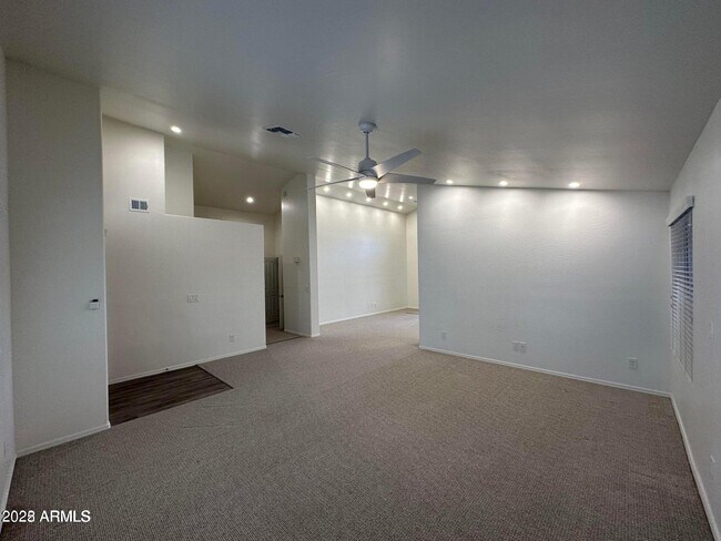 Building Photo - 16021 S 43rd Pl