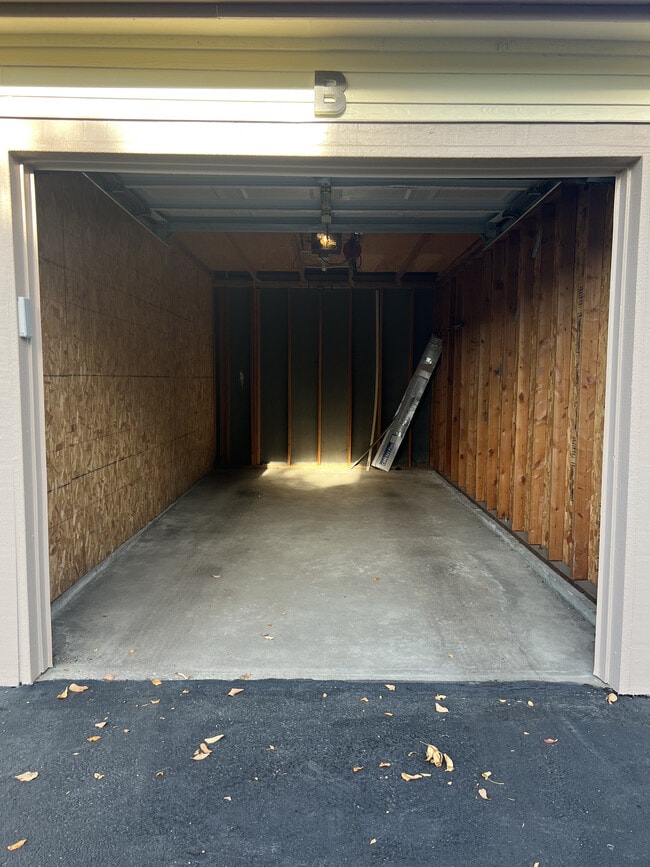 Building Photo - 5427 S Dover St