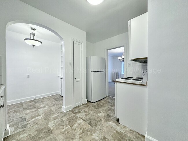 Building Photo - 17512 Roselawn St