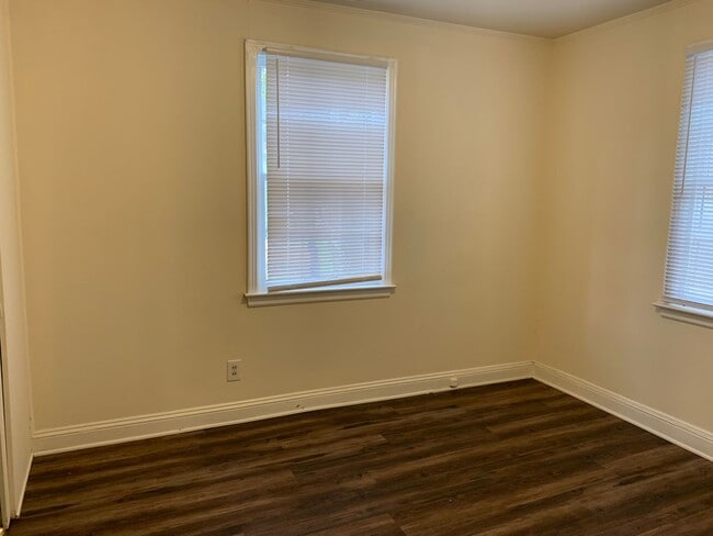 Building Photo - Charming 2 BR, 1 BA House AVAILABLE NOW