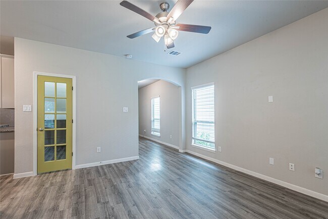 Building Photo - 165 Camelot Pl Ct