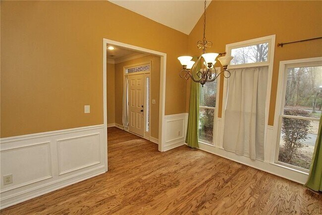 Building Photo - 1360 East Gate Ct SE