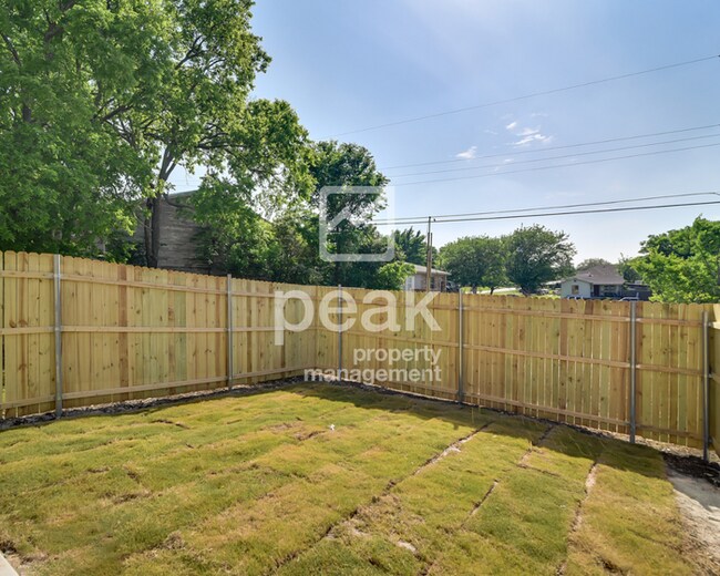 Building Photo - $1630! 3 Bed 2 1/2 Bath home in FORT WORTH! Free application through 8/10! See information in des...