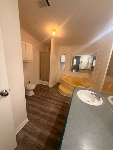 Building Photo - 430 Westchase St