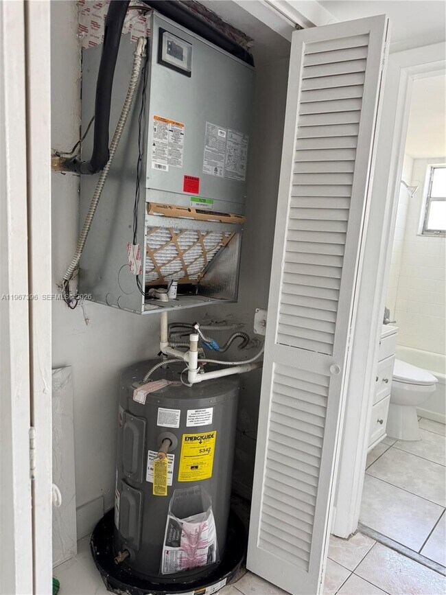 Building Photo - 1333 E Hallandale Beach Blvd