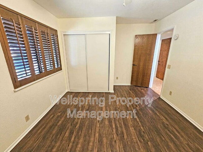 Building Photo - 413 Mt Rainier Pl