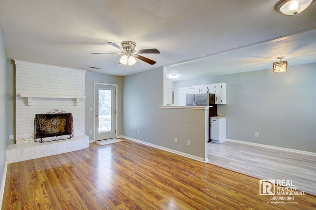 Building Photo - 443 Robin Dr