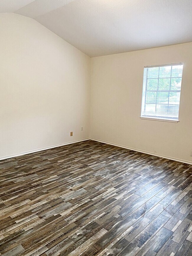 Building Photo - 2700 N 16th St