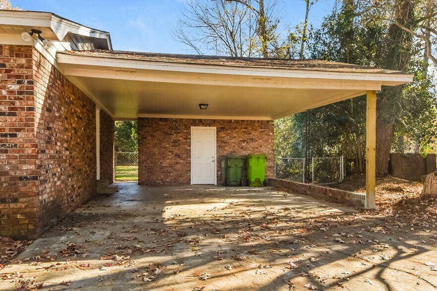 Building Photo - 135 Latonea Dr