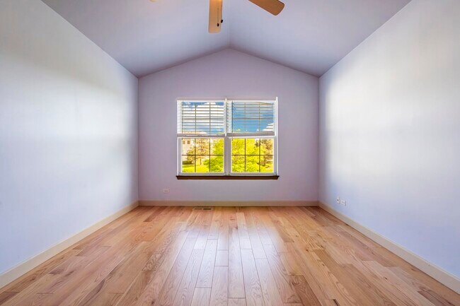 Building Photo - 2284 Woodside Dr